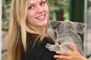 Andy Roddick and Brooklyn Decker spend some time at Brisbane's Lone Pine Koala Sanctuary.  Brisbane Tennis Centre, January 05, 2010.  Photo: Warren Keir (SMP Images).  Copyright - SMP Images 2010...For larger file size, please contact SMP Images photo desk...Conditions of Use - this image is intended for editorial use only (print or electronic). Any further use requires additional clearance.