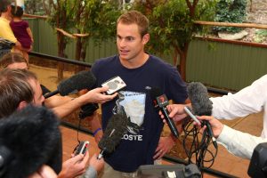 Andy Roddick and Brooklyn Decker spend some time at Brisbane's Lone Pine Koala Sanctuary.  Brisbane Tennis Centre, January 05, 2010.  Photo: Warren Keir (SMP Images).  Copyright - SMP Images 2010...For larger file size, please contact SMP Images photo desk...Conditions of Use - this image is intended for editorial use only (print or electronic). Any further use requires additional clearance.