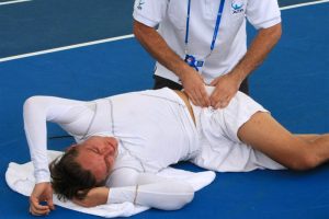 Oleksandr Dolgopolov Jr receiving assistance during an injury timeout