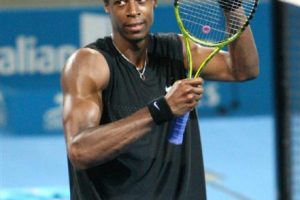 Gael Monfils salutes the Brisbane crowd