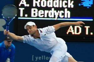 A fully-stretched Andy Roddick in his complicated semifinal match against Tomas Berdych
