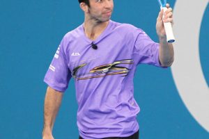 Radek Stepanek waves to his adoring legion of fans. SMP IMAGES