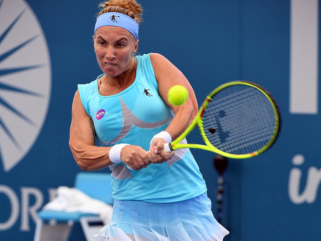 Svetlana Kuznetsova attacks with her backhand in her victory over Louisa Chirico - PHOTO: Getty Images