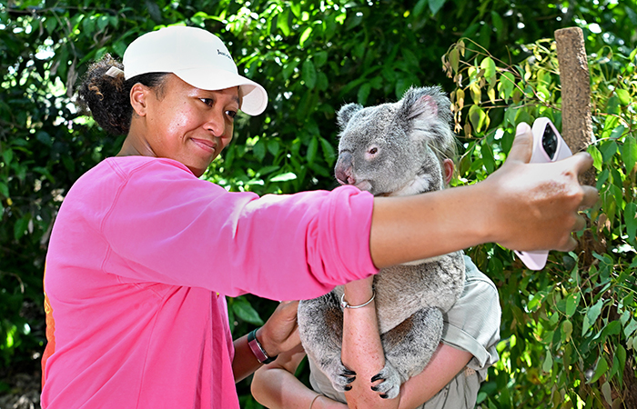 Naomi Osaka poses for a photo with a koala at Lone Pine Koala Sanctuary in Brisbane. Picture: Getty Images